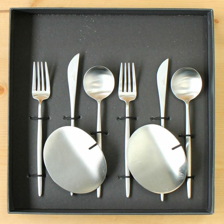 クチポール（Cutipol） MOON MATT/ムーンマット デザートセット（デザートナイフ・デザートフォーク・デザートスプーン） + カトラリーレスト 8点セット ギフトボックス(化粧箱付)