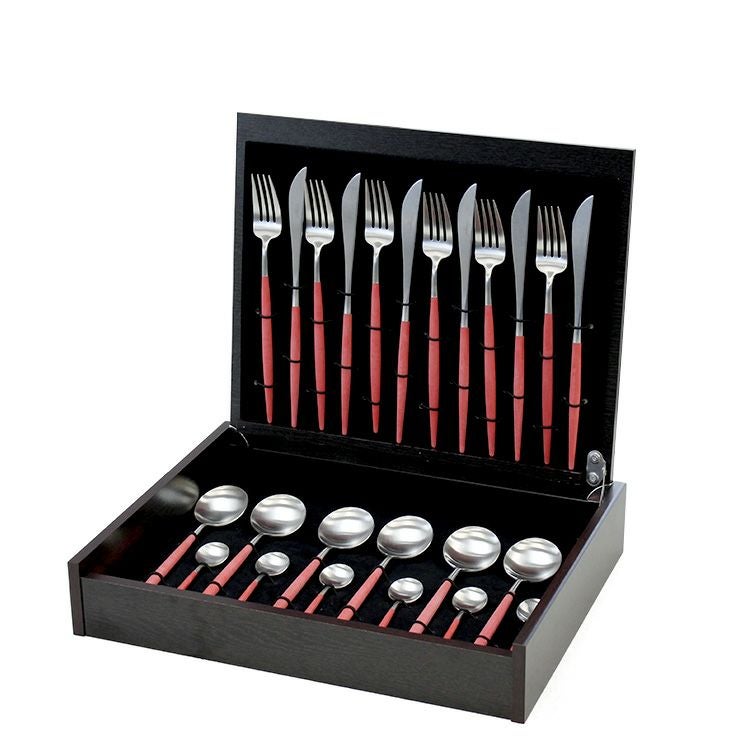 クチポール（Cutipol） GOA/ゴア レッド ディナー24点セット （ディナーナイフ・ディナーフォーク・ディナースプーン・コーヒー/ティースプーン） 収納木箱入り(ギフトボックス)