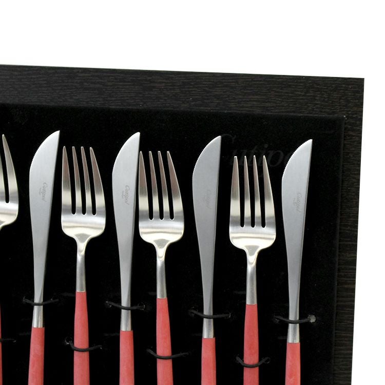 クチポール（Cutipol） GOA/ゴア レッド ディナー24点セット （ディナーナイフ・ディナーフォーク・ディナースプーン・コーヒー/ティースプーン） 収納木箱入り(ギフトボックス)