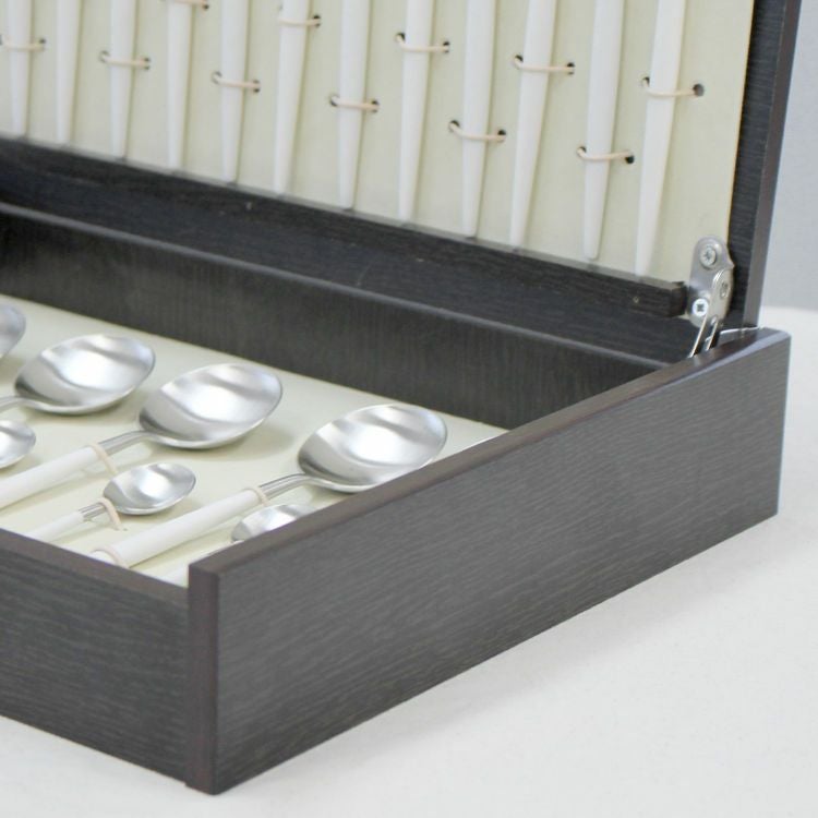 クチポール（Cutipol） GOA/ゴア ホワイト ディナー24点セット （ディナーナイフ・ディナーフォーク・ディナースプーン・コーヒー/ティースプーン） 収納木箱入り(ギフトボックス)