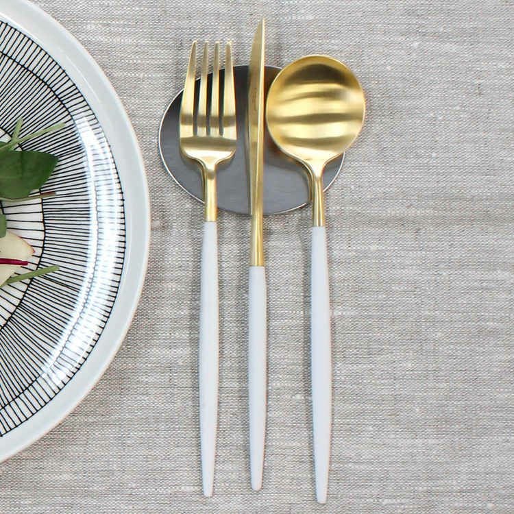 ＜4点セット＞クチポール（Cutipol） GOA/ゴア ホワイトマットゴールド ディナー3点＆カトラリーレスト1点 [ネコポス対応可(4セットまで)]