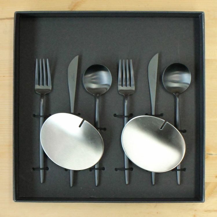 クチポール（Cutipol） MOON MATT/ムーンマット ブラック デザートセット（デザートナイフ・デザートフォーク・デザートスプーン） + カトラリーレスト 8点セット ギフトボックス(化粧箱付)