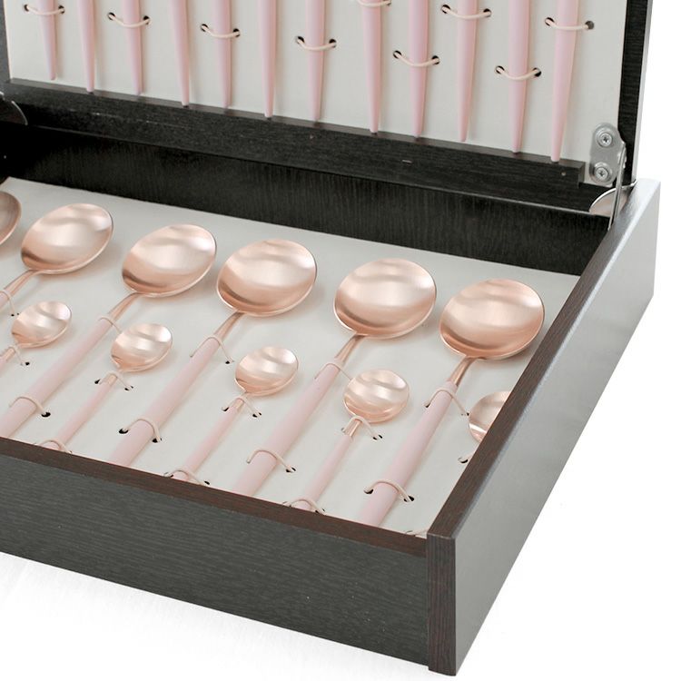 クチポール（Cutipol） GOA/ゴア ピンクマットローズゴールド ディナー24点セット （ディナーナイフ・ディナーフォーク・ディナースプーン・コーヒー/ティースプーン） 収納木箱入り(ギフトボックス)