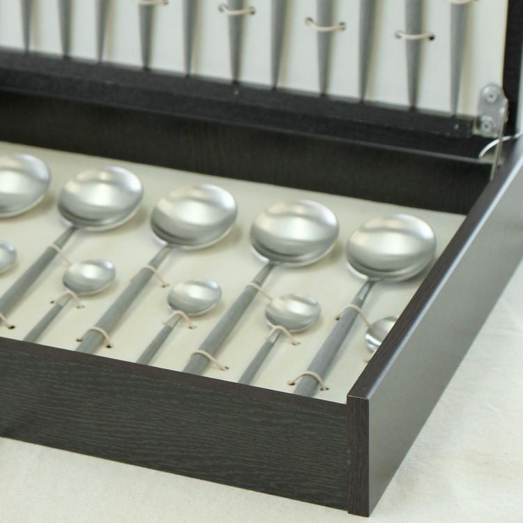 クチポール（Cutipol） GOA/ゴア グレー ディナー24点セット （ディナーナイフ・ディナーフォーク・ディナースプーン・コーヒー/ティースプーン） 収納木箱入り(ギフトボックス)