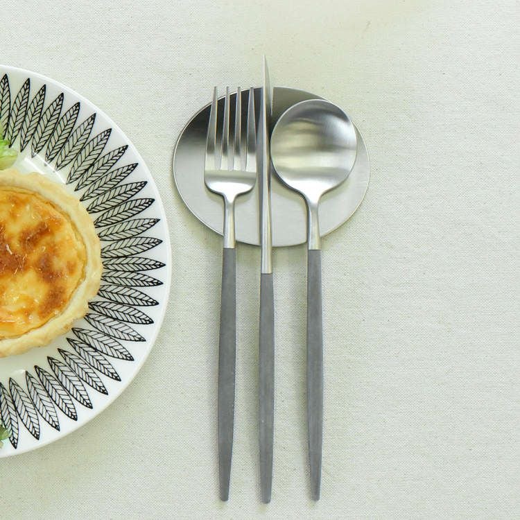 ＜4点セット＞クチポール（Cutipol） GOA/ゴア グレー デザート3点＆カトラリーレスト1点 [ネコポス対応可(4セットまで)]