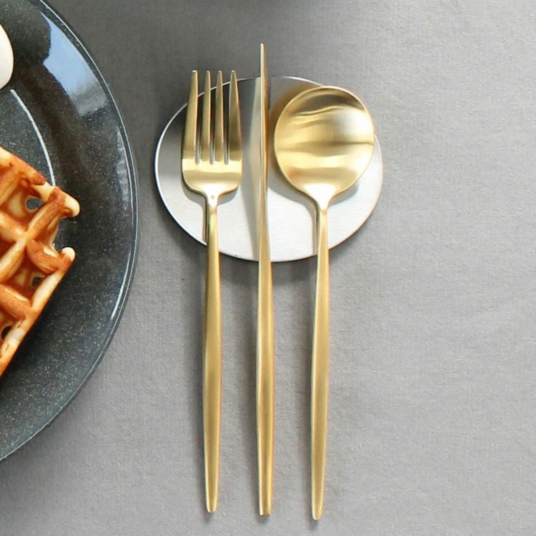 ＜4点セット＞クチポール（Cutipol） MOON MATT/ムーンマット ゴールド デザート3点＆カトラリーレスト1点 [ネコポス対応可(4セットまで)]