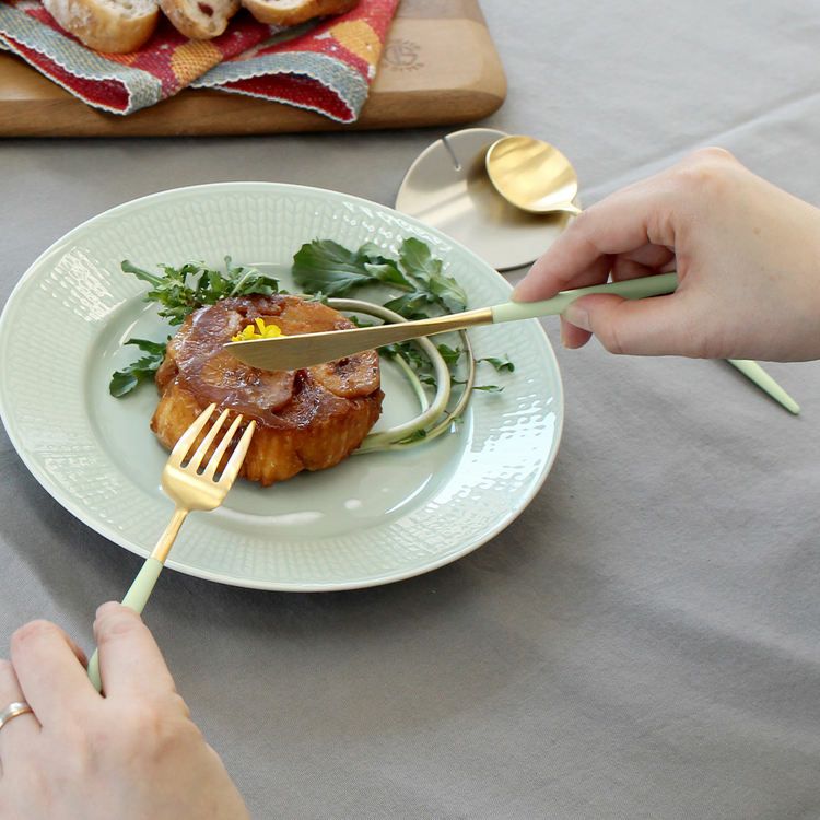 クチポール（Cutipol） ゴア/GOA セラドンマットゴールド デザート3点＆カトラリーレスト1点 [ネコポス対応可(4セットまで)]