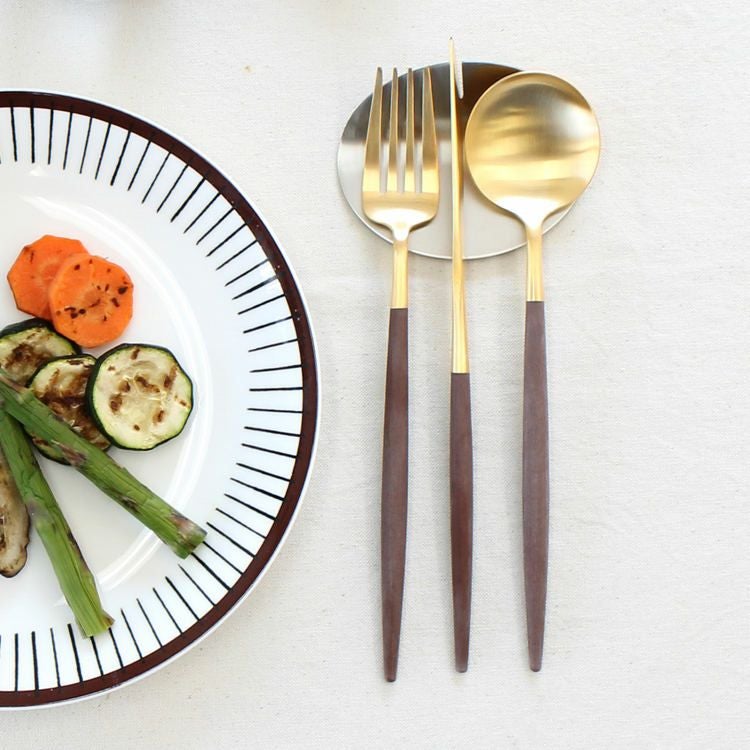 クチポール（Cutipol） ゴア/GOA ブラウンマットゴールド ディナー3点＆カトラリーレスト1点 [ネコポス対応可(4セットまで)]