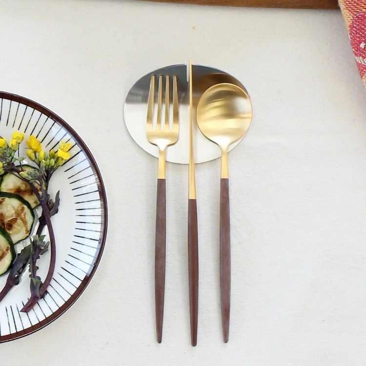 クチポール（Cutipol） ゴア/GOA ブラウンマットゴールド デザート3点＆カトラリーレスト1点 [ネコポス対応可(4セットまで)]