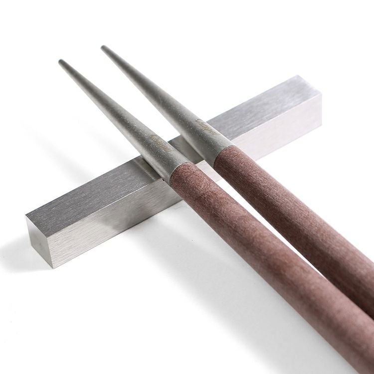 クチポール（Cutipol） ゴア/GOA ブラウン 箸 + 箸置きセット [ネコポス対応可(15セットまで)]