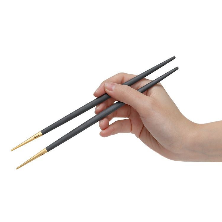 クチポール（Cutipol） ゴア/GOA ブラックマットゴールド 箸 + 箸置きセット [ネコポス対応可(15セットまで)]