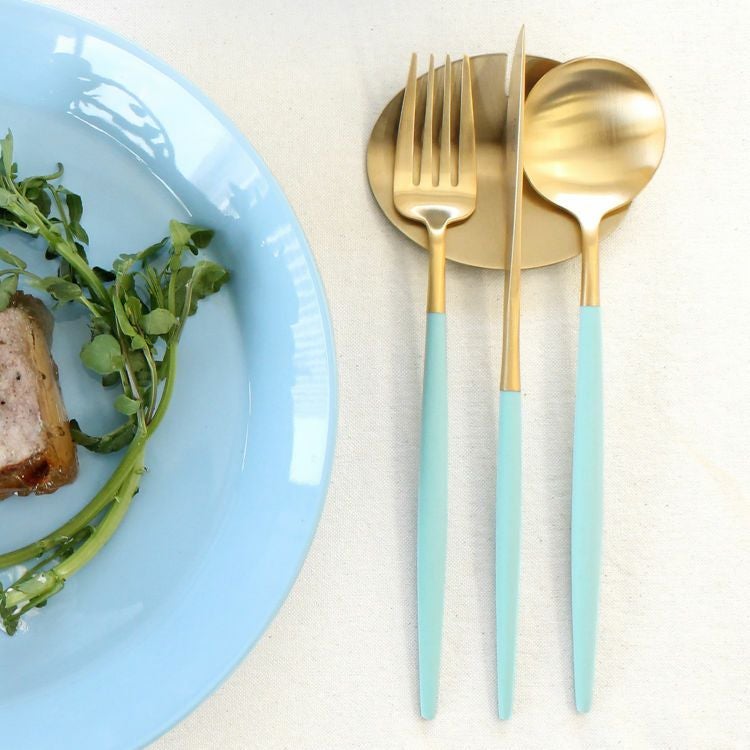 クチポール（Cutipol） ゴア/GOA ターコイズマットゴールド ディナー3点＆カトラリーレスト1点 [ネコポス対応可(4セットまで)]