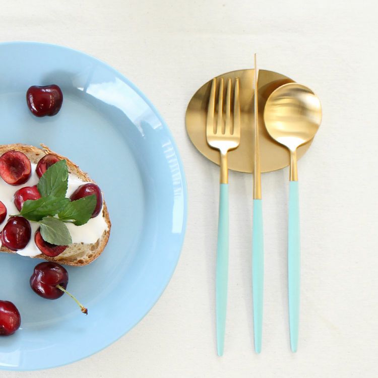 クチポール（Cutipol） ゴア/GOA ターコイズマットゴールド デザート3点＆カトラリーレスト1点 [ネコポス対応可(4セットまで)]