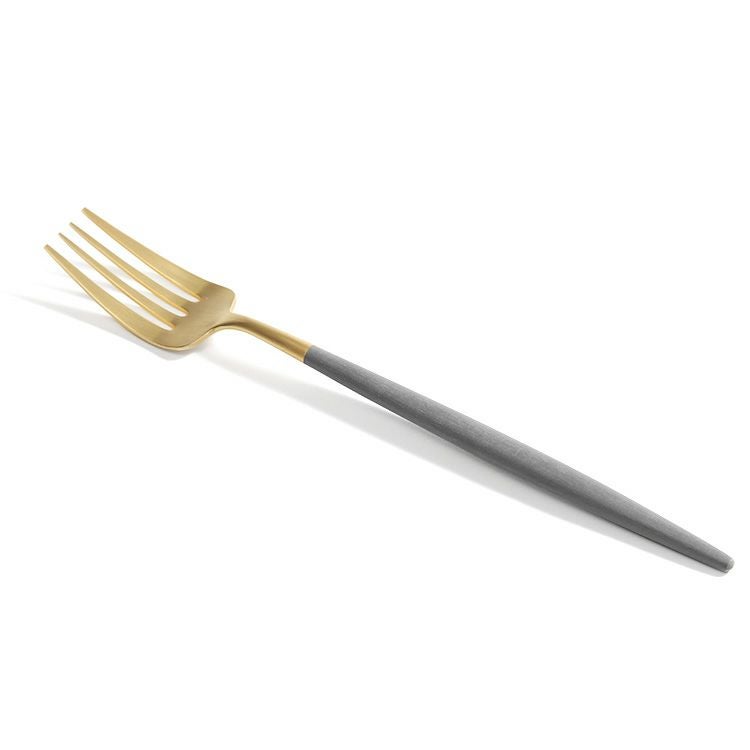 ＜4点セット＞クチポール（Cutipol） ゴア/GOA グレーマットゴールド ディナー3点＆カトラリーレストゴールド1点 [ネコポス対応可(4セットまで)]