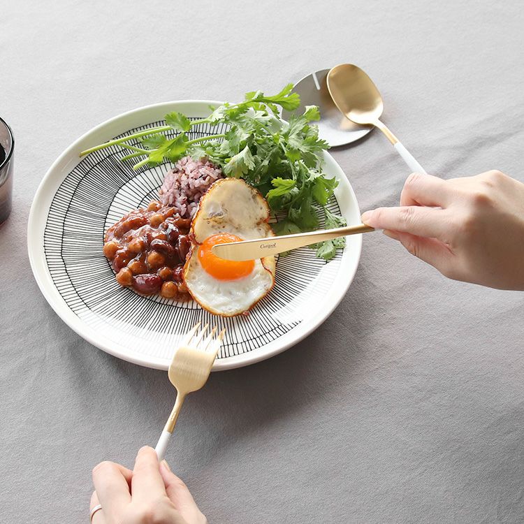 クチポール（Cutipol） ナウ/NAU ホワイトマットゴールド ディナー3点＆カトラリーレスト1点 [ネコポス対応可(4セットまで)]