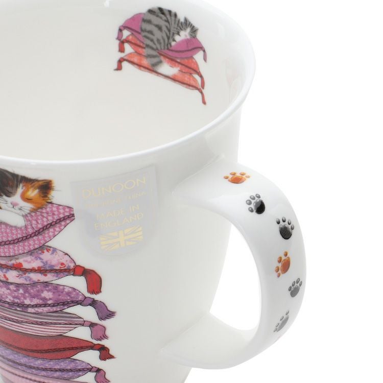 ダヌーン（Dunoon） マグカップ NEVIS ピンクの布団でお昼寝