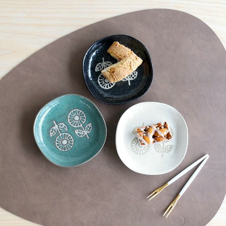 カネサン1893（KANESAN1893） ハナトハ ナデ角小皿