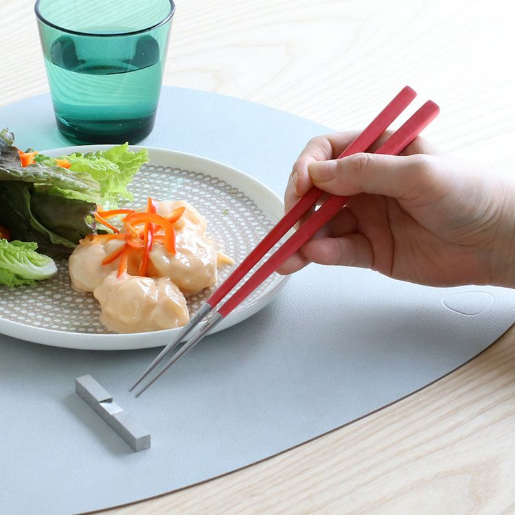クチポール（Cutipol） クーベ/KUBE レッド 箸 + 箸置きセット